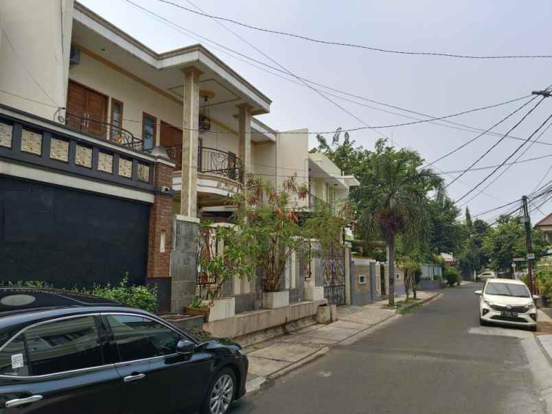 dijual rumah rumah di jl tebet timur