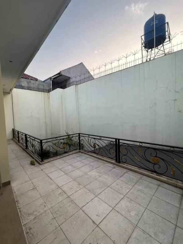 dijual rumah rumah di jl tebet timur