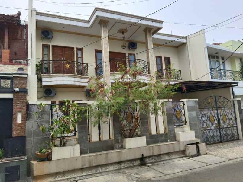 dijual rumah rumah di jl tebet timur