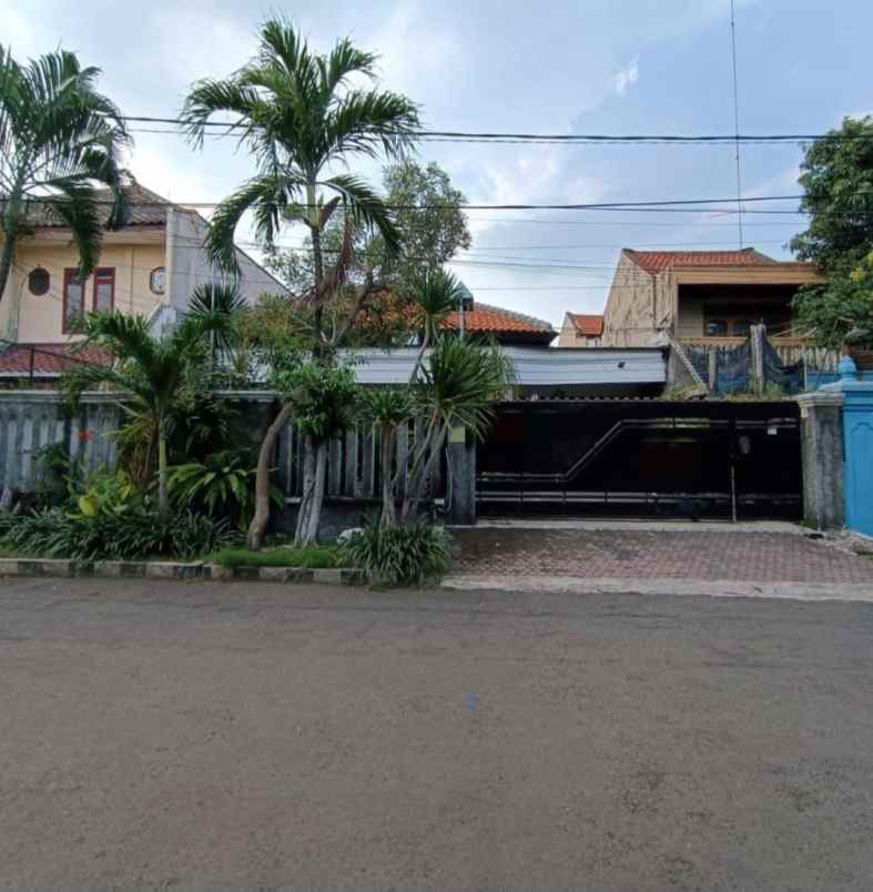 dijual rumah rungkut asri