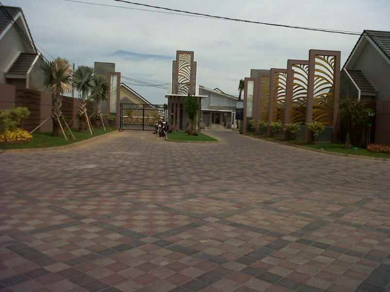 dijual rumah safira stone resort