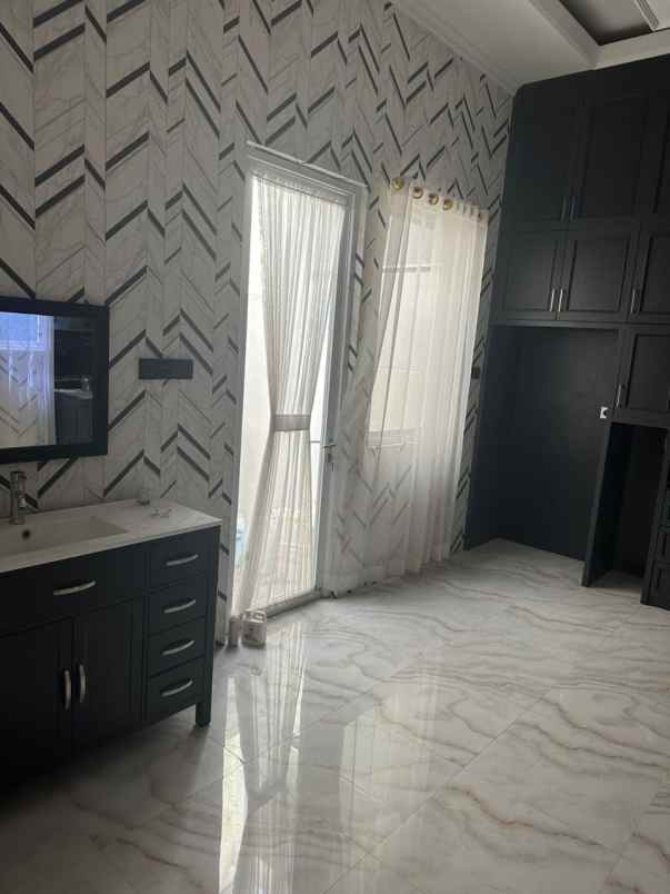 dijual rumah sambiroto