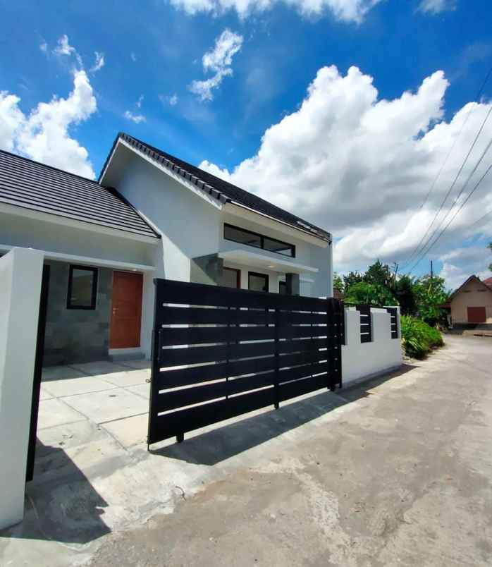 dijual rumah sanggrahan sendangadi kec