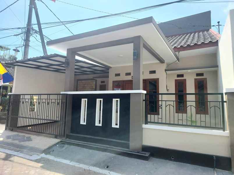 dijual rumah sawojajar