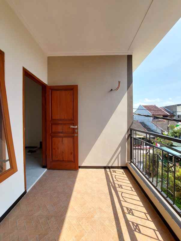 dijual rumah sawojajar