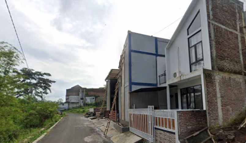 dijual rumah secang