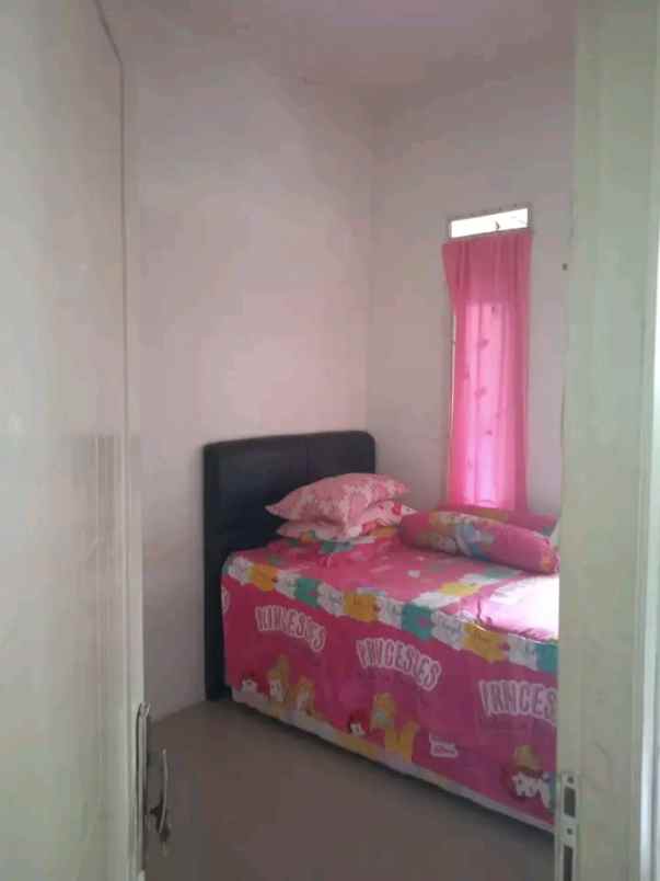 dijual rumah secondary non cluster ciherang depok