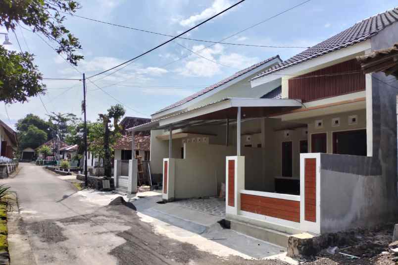 dijual rumah selomartani
