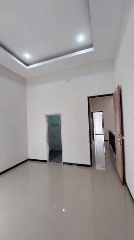 dijual rumah semampir