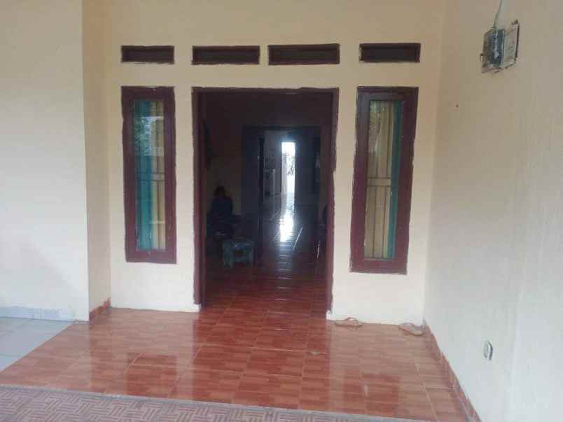 dijual rumah semanan