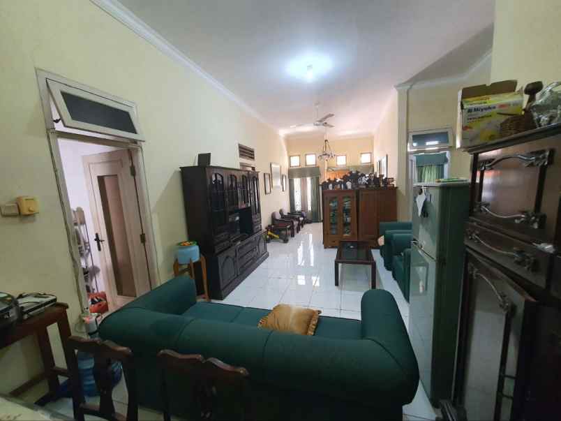 dijual rumah semolowaru selatan