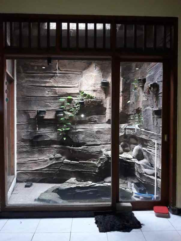 dijual rumah semolowaru selatan