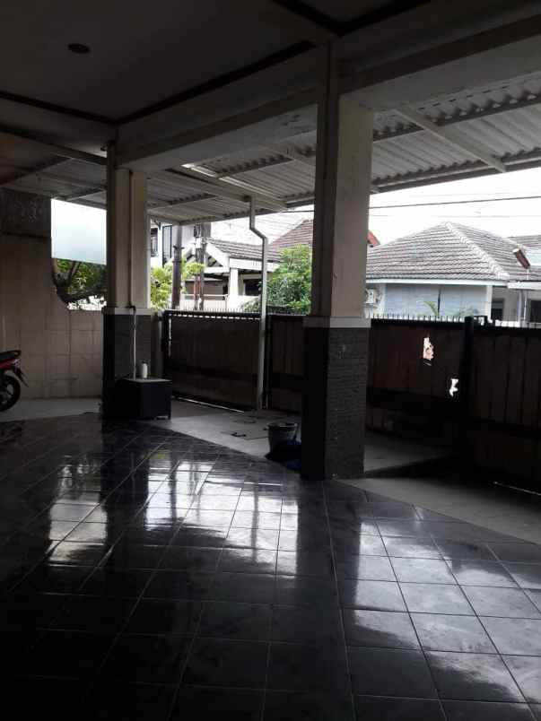 dijual rumah semolowaru selatan