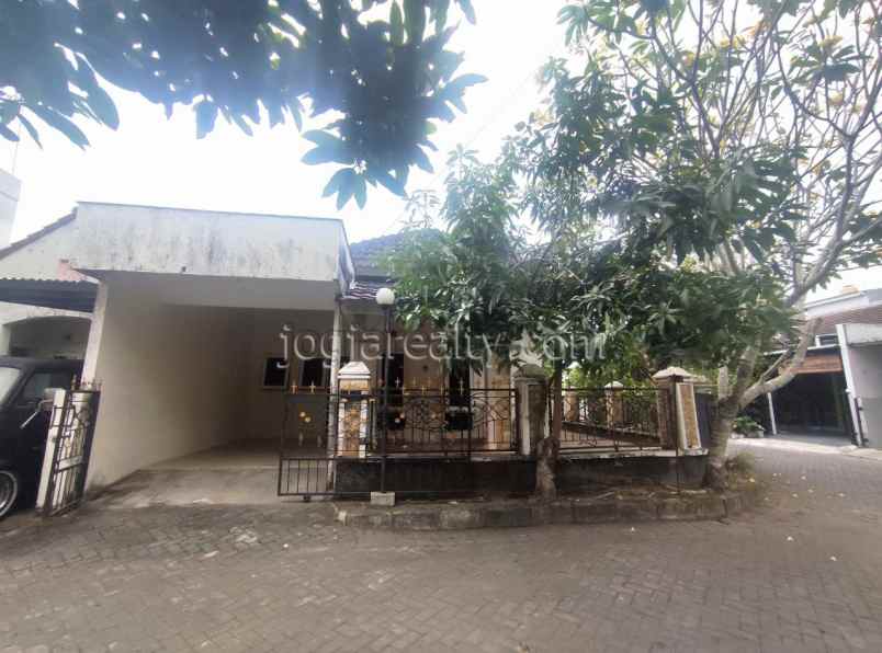 dijual rumah sidomoyo godean sleman