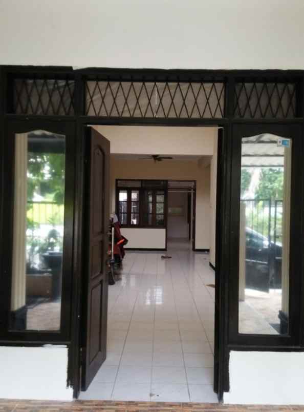 dijual rumah simpang darmo permai selatan