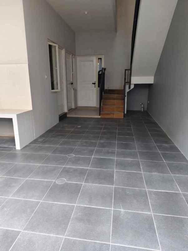 dijual rumah siwalankerto