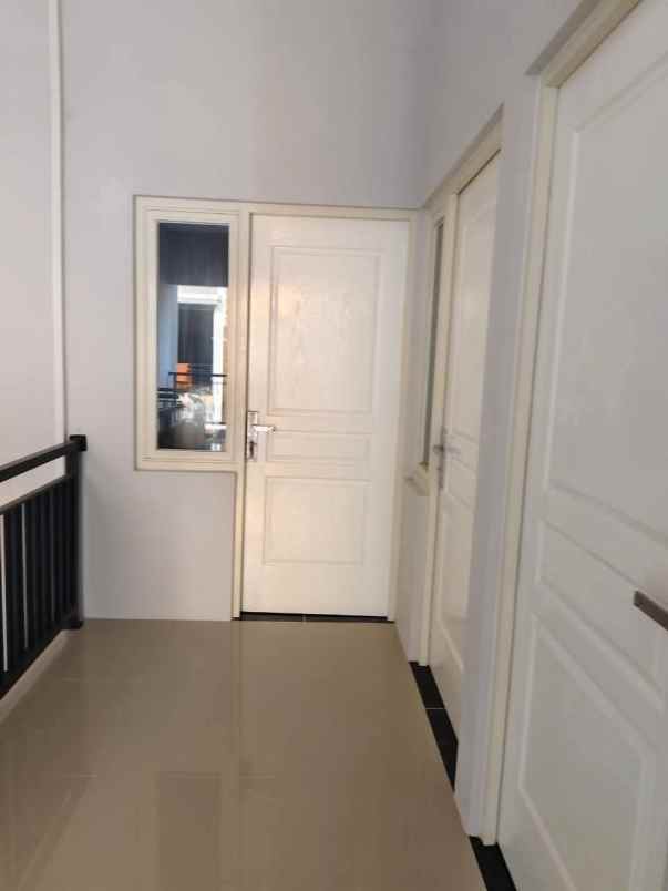 dijual rumah siwalankerto