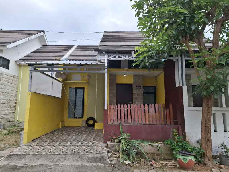 dijual rumah slawu