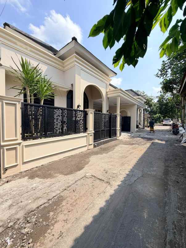 dijual rumah stadion maguwo