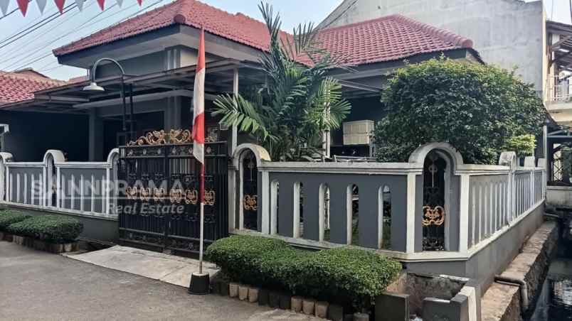 dijual rumah sukamaju