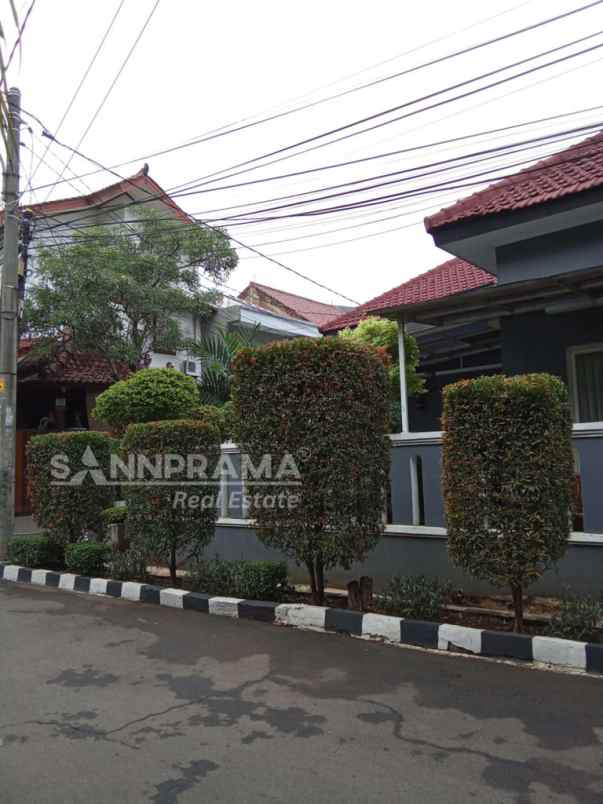 dijual rumah sukamaju