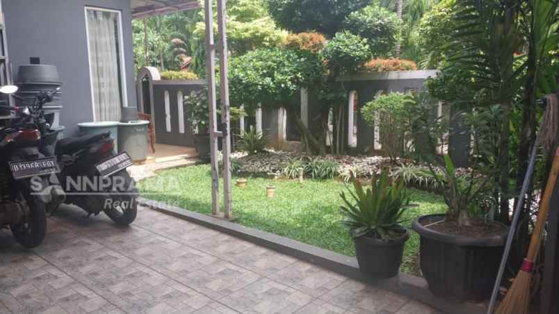 dijual rumah sukamaju