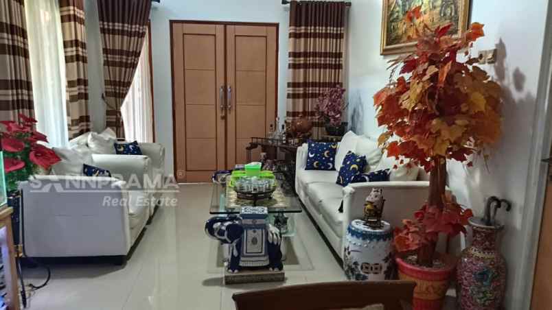 dijual rumah sukamaju