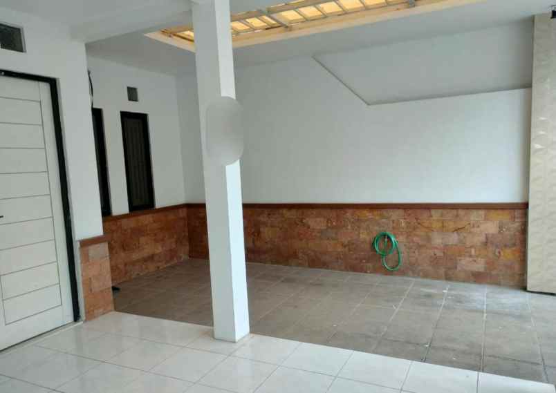 dijual rumah sukolilo dian regency 1