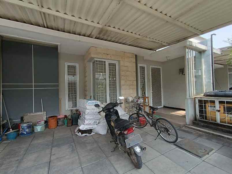 dijual rumah sukolilo dian regency