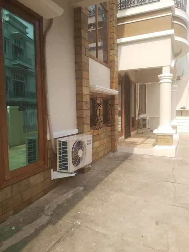 dijual rumah sunter kirana