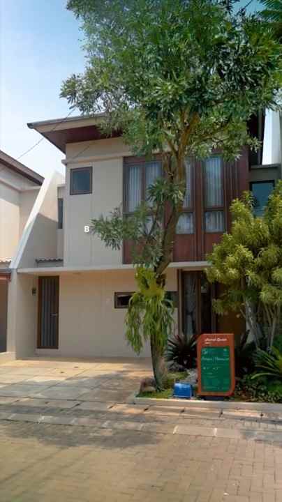 dijual rumah suradita