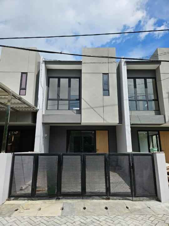 dijual rumah sutorejo