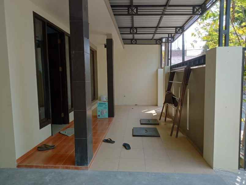 dijual rumah sutorejo timur