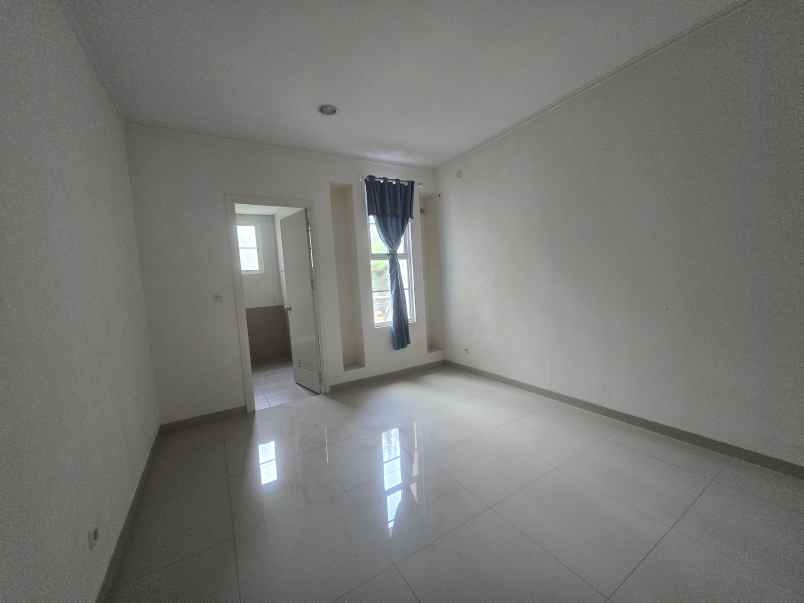 dijual rumah suvarna sutera cluster