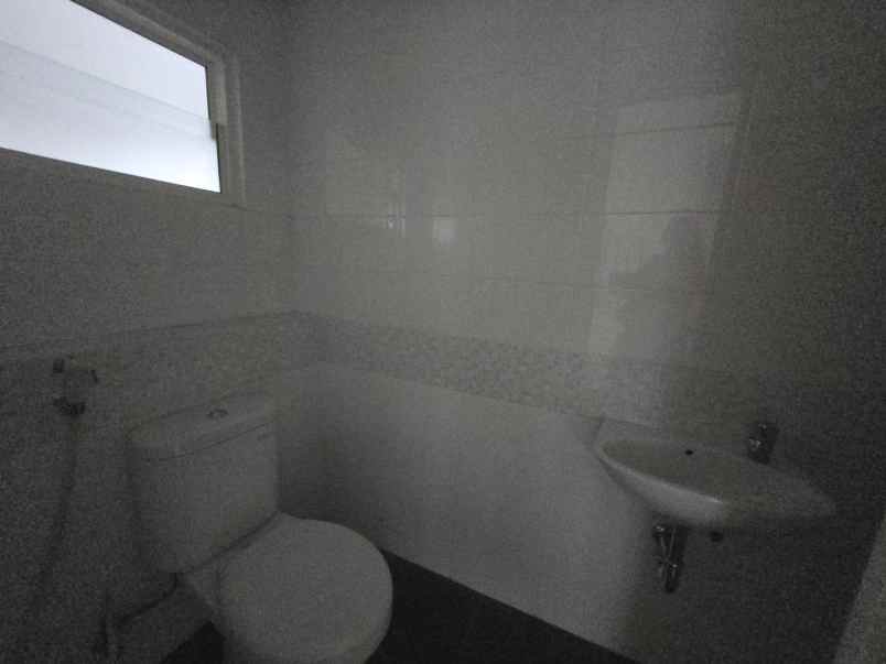 dijual rumah suvarna sutera cluster