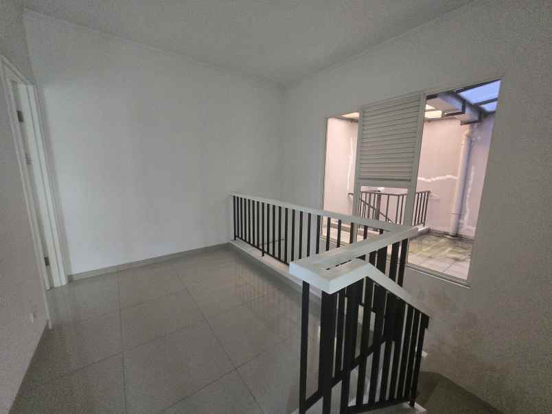 dijual rumah suvarna sutera cluster