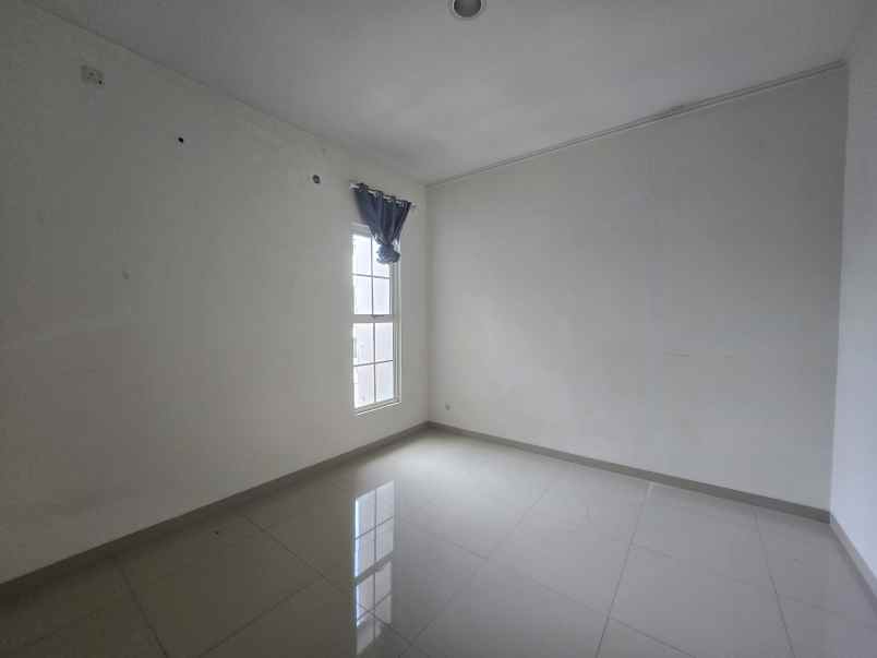 dijual rumah suvarna sutera cluster