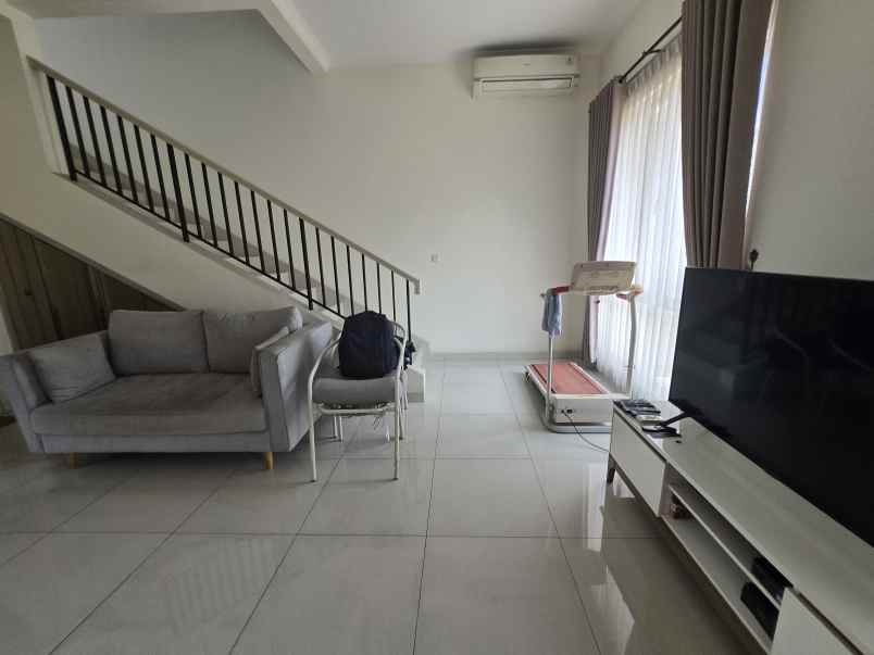dijual rumah suvarna sutera cluster
