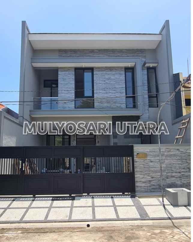 dijual rumah taman mulyosari utara