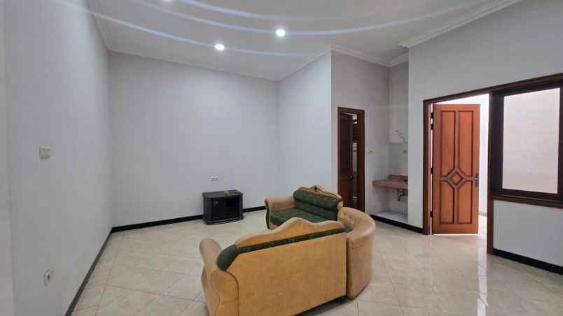 dijual rumah taman pegangsaan indah