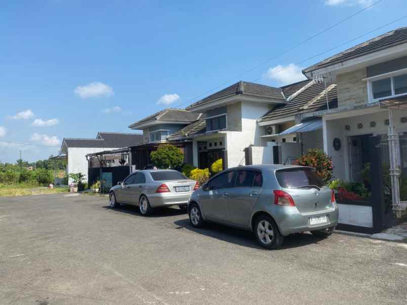 dijual rumah tambaksogra