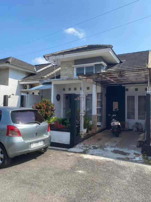 dijual rumah tambaksogra