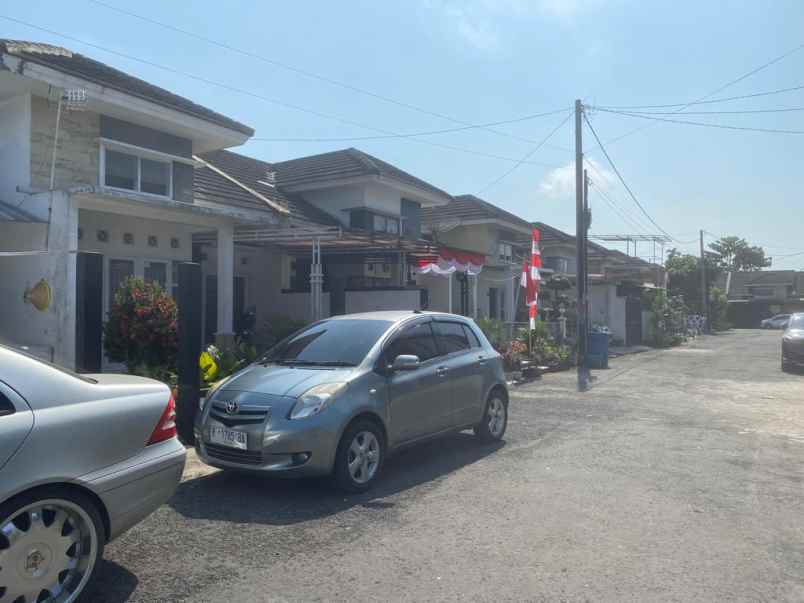 dijual rumah tambaksogra