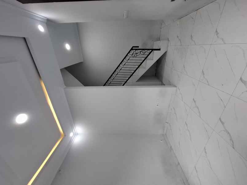 dijual rumah tanah baru