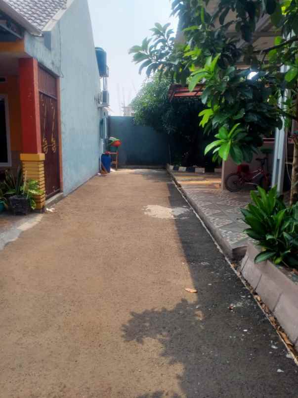 dijual rumah tanah baru depok