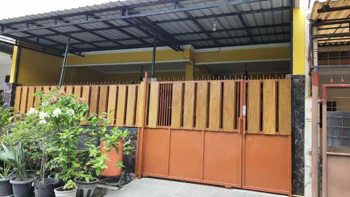 dijual rumah tenggilis mejoyo