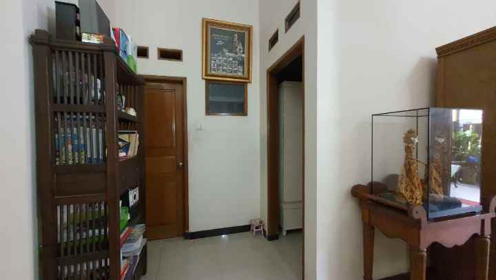 dijual rumah tenggilis mejoyo