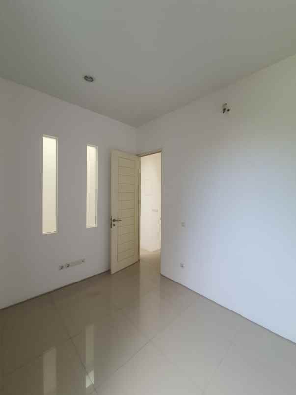 dijual rumah the oasia