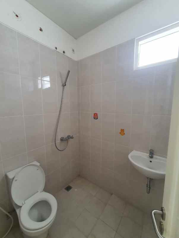 dijual rumah the oasia