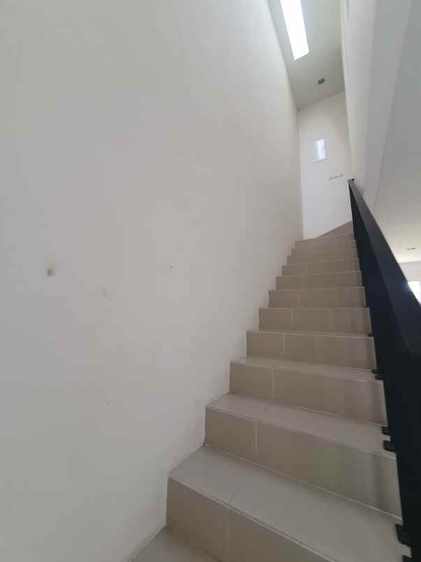 dijual rumah the oasia